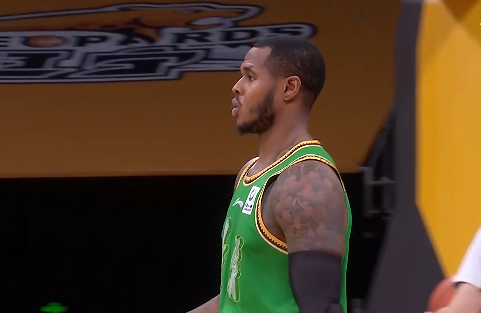 kaiyun网站-重磅引援得0分1板，辽宁队丢了西瓜捡了芝麻！球迷：快点送走