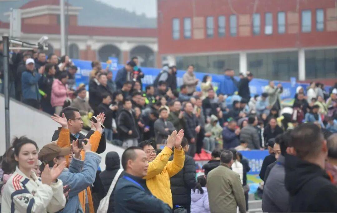 kaiyun网站-35场战罢！广西“县超”赛事经济数据亮眼