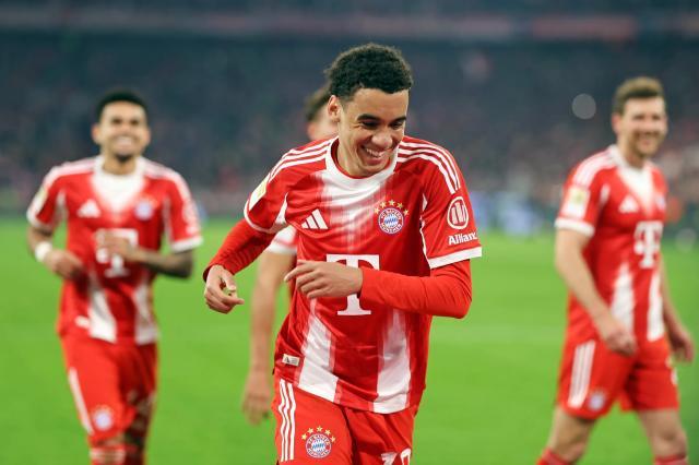 开云中国-【德甲】诺伊尔伤退，小穆首球，无凯恩拜仁4比1门兴